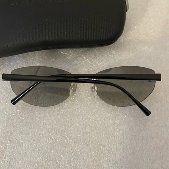 Rare Chanel Vintage 4069 Black Sunglasses - Picture 3 of 5